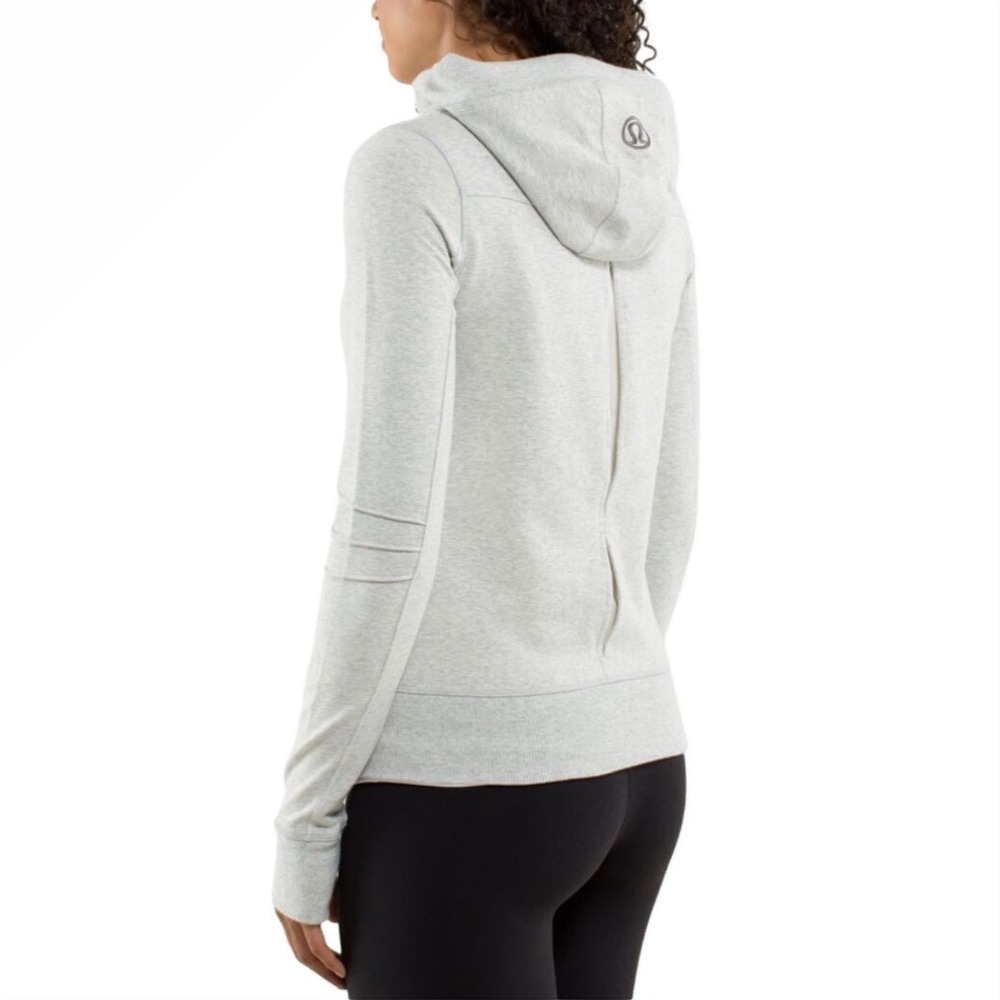 LULULEMON Bliss Break Hoodie
Heathered Light Grey / Angel Wing Size 6
